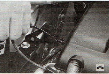 Жгут проводов возле правой подушки двигателя Toyota RAV4