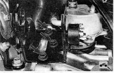Болты крепления кронштейна передней опоры двигателя Toyota RAV4