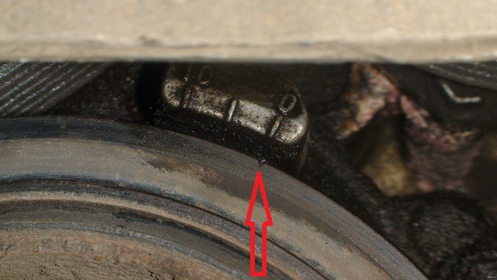 Метка на шкиве коленчатого вала в Toyota RAV4