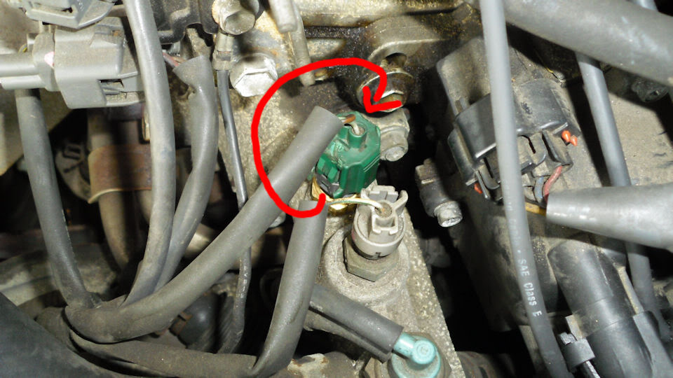 Размещение датчика температуры охлаждающей жидкости в Toyota RAV4
