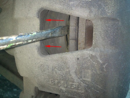 Сдвиг суппорта и утапливание поршня в цилиндр Chevrolet Lanos