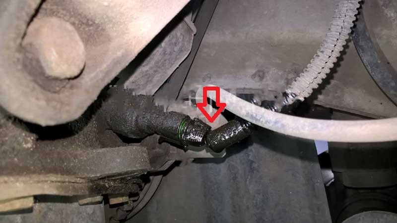 Отсоединение от датчика давления масла колодки жгута проводов Chevrolet Lanos