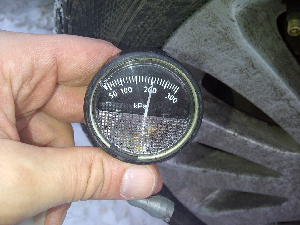 Проверка давления в шине ГАЗ 31105 Волга