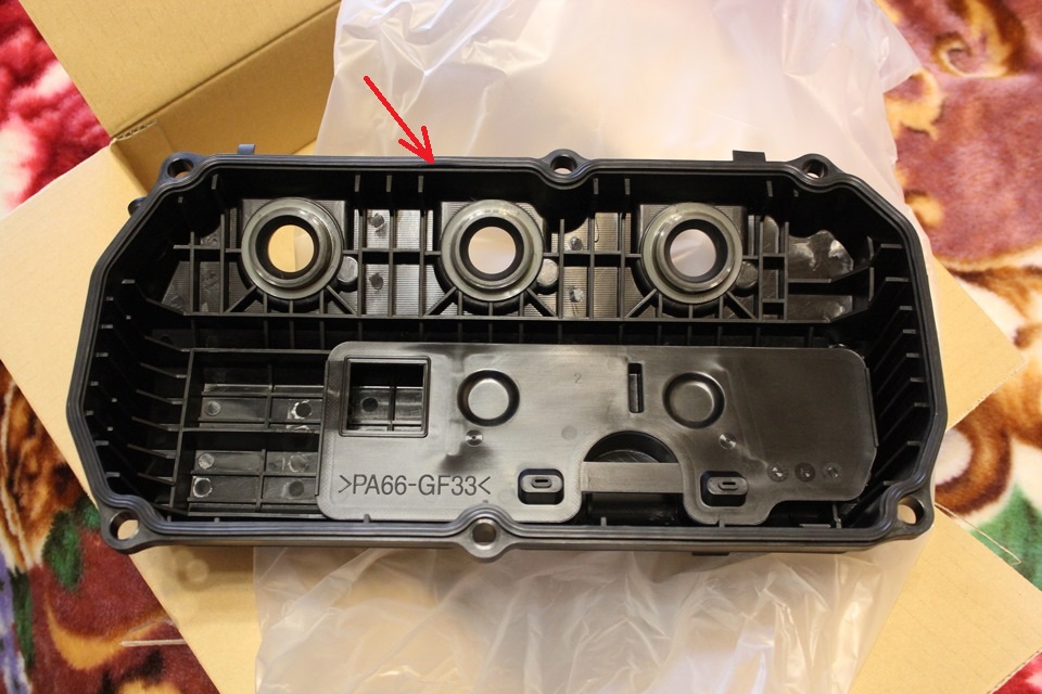Размещение прокладки в пазе клапанной крышки двигателя 6B31 Mitsubishi Outlander XL