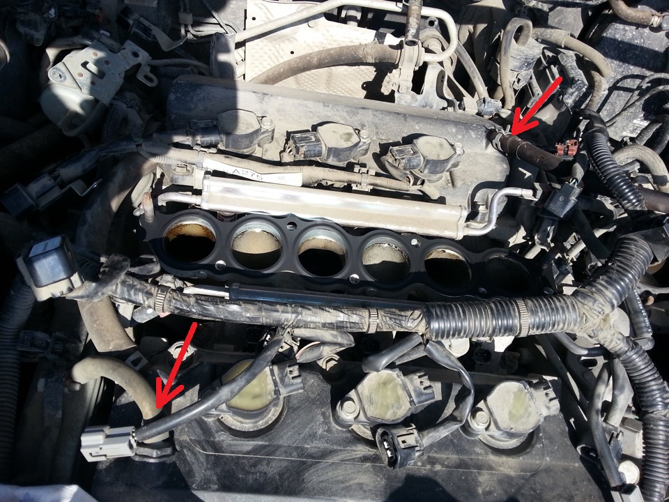 Размещение шлангов отвода картерных газов с головок блока цилиндров во впускной коллектор двигателя 6B31 Mitsubishi Outlander XL