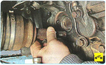 Снятие валов привода передних колес Mitsubishi Outlander XL II