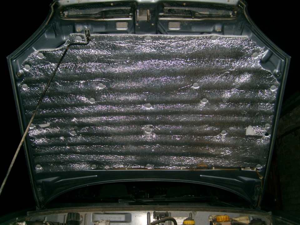 Установленная шумоизоляция и утепления капота Chevrolet Lanos
