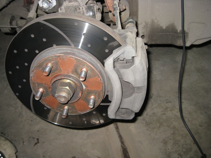 Тормозной диск и суппорт Nissan Primera
