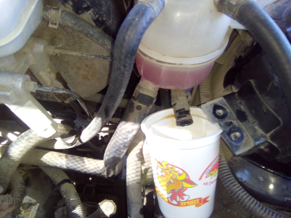 Удаление остатков жидкости из шлангов гидроусилителя руля Chevrolet Lanos