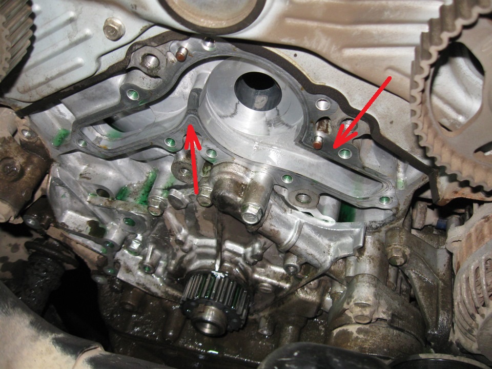 Размещение привалочной поверхности блока цилиндров к насосу системы охлаждения двигателя 6B31 Mitsubishi Outlander XL