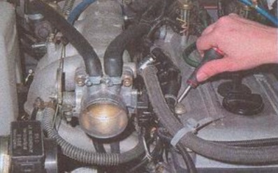 Как сбросить давление в топливной системе 406 двигатель