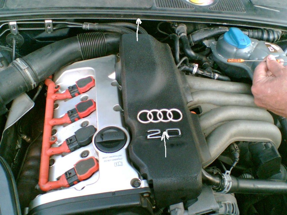 Снятие крышки системы вентиляции картера Audi A4 ІІ