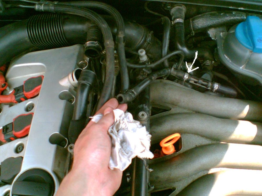 Промывка трубок системы вентиляции картера Audi A4 ІІ