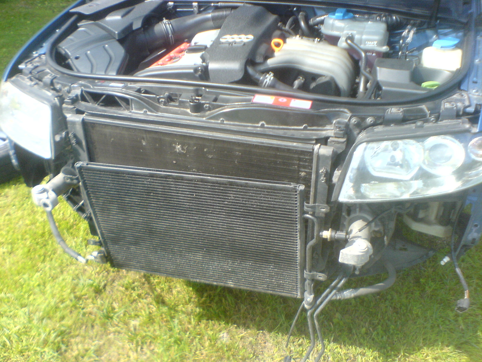 Передняя часть радиатора системы охлаждения Audi A4 2