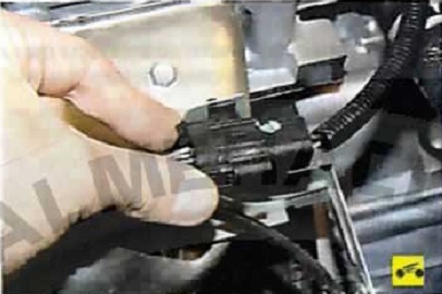 Фиксатор колодки жгута проводов датчика концентрации кислорода Nissan Almera Classic