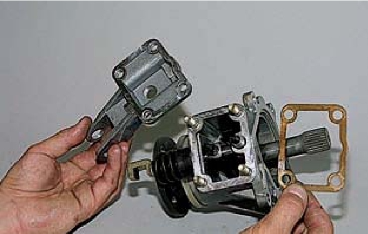 Крышки и прокладка картера привода переднего моста Chevrolet Niva