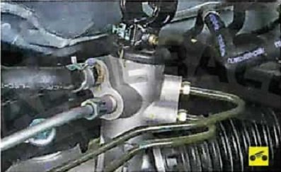 Трубопроводы, соединяющие насос, бачок и рулевой механизм Nissan Almera Classic