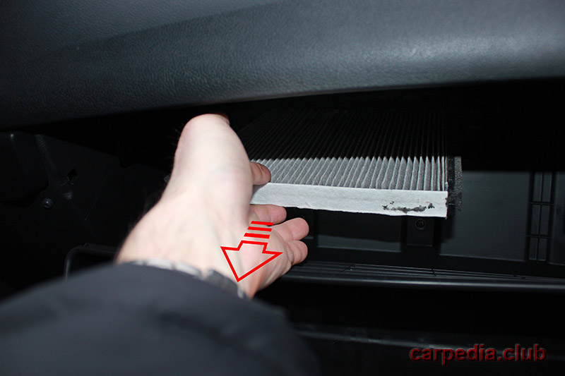 Вытянуть салонный фильтр на автомобиле Hyundai Elantra J5 MD