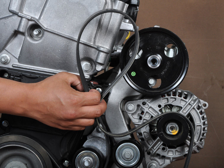 Снятие ремня привода вспомогательных агрегатов двигателя Peugeot 4007