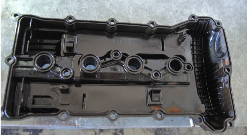 Очищенная крышка головки блока цилиндров двигателя 4B12 Peugeot 4007