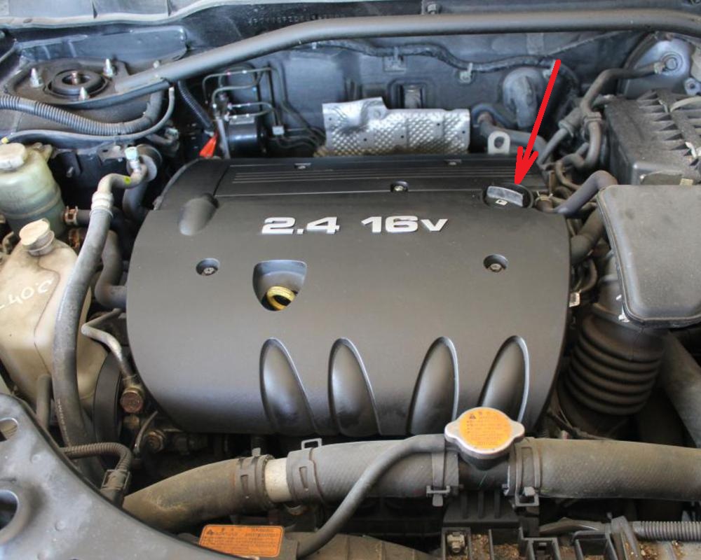 Размещение маслозаливной пробки двигателя 4B12 Peugeot 4007