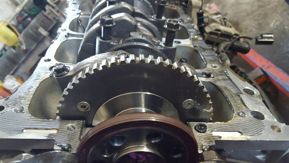 Установка коленчатого вала в блок цилиндров двигателя 4B12 Peugeot 4007