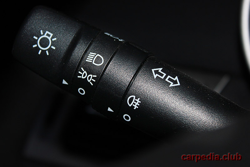Осветительные приборы выключены на автомобиле Hyundai Elantra J5 MD