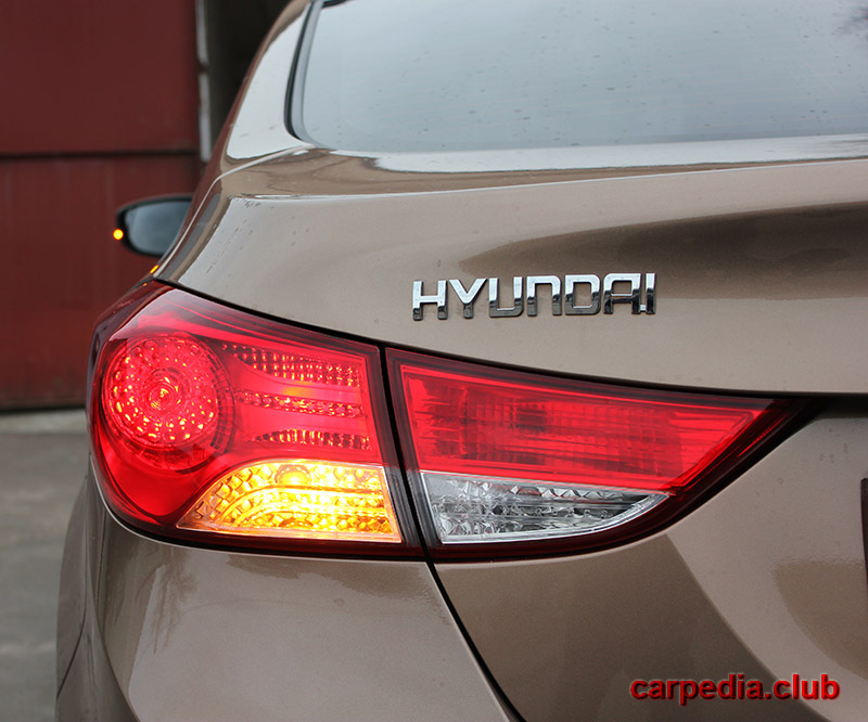 Лампы задних указателей поворотов 18642-21007N на автомобиле Hyundai Elantra J5 MD 
