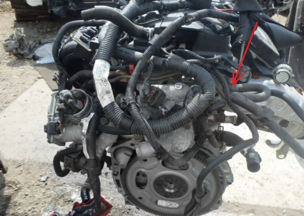 Размещение соединения вакуумного шланга усилителя тормозов Peugeot 4007
