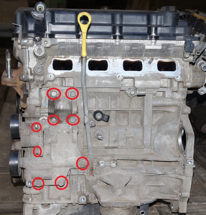 Размещение болтов крепления нижнего кронштейна крепления генератора и насоса гидроусилителя рулевого управления двигателя 4B12 Peugeot 4007