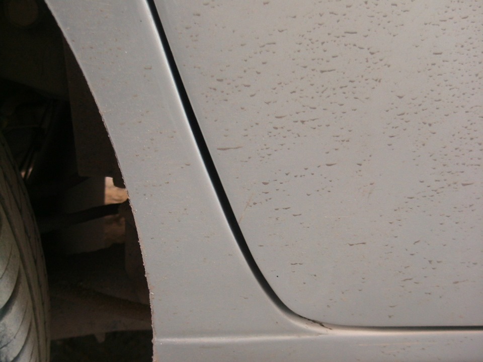 Задняя часть снизу правой задней сдвижной двери Renault Kangoo