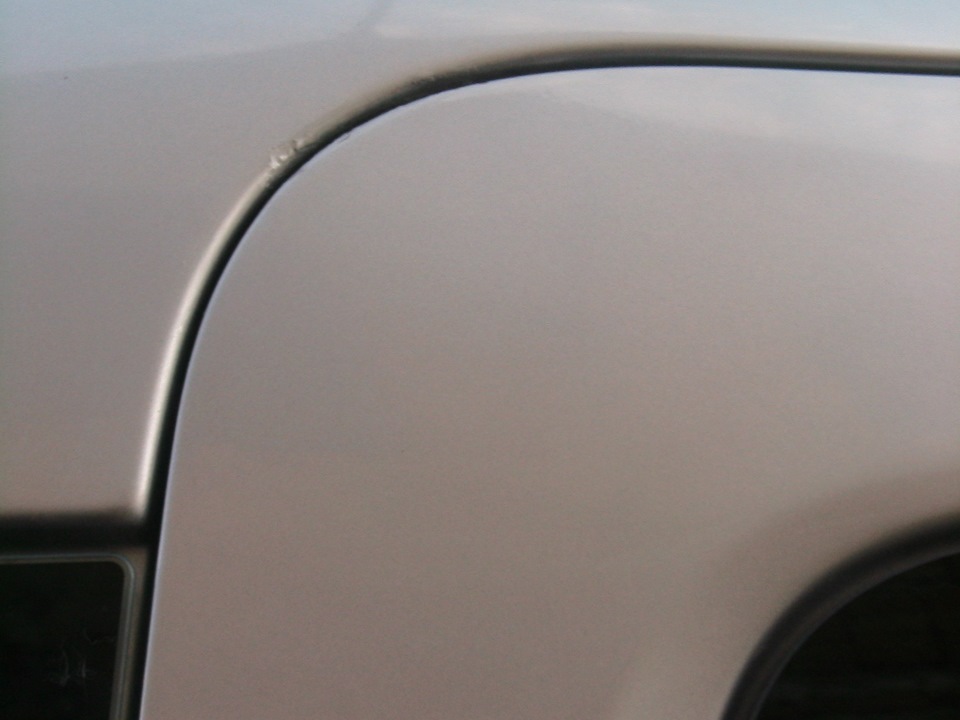 Верхний задний угол правой задней сдвижной двери Renault Kangoo
