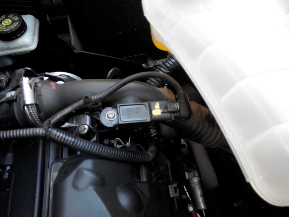 Отсоединение датчика давления впускного коллектора Renault Kangoo 2