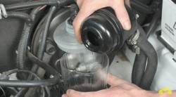 Замена бачка гидроусилителя рулевого управления Chevrolet Niva