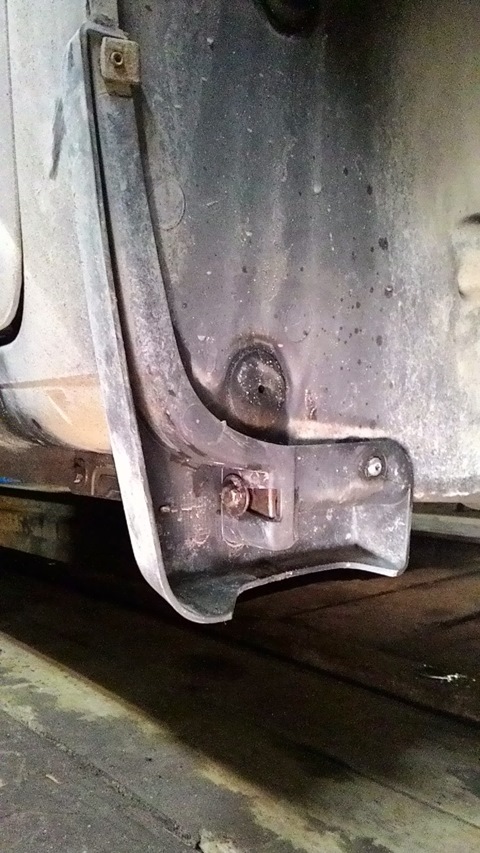Результат устранения зазоров на передних брызговиках Renault Kangoo