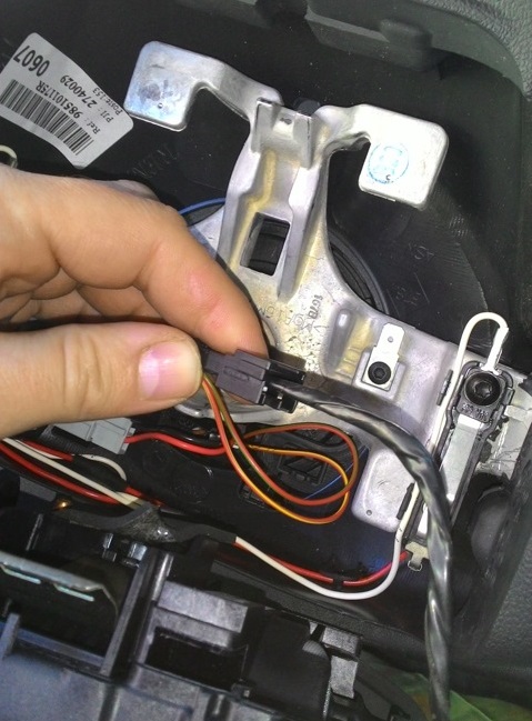 Подсоединение резисторов и кнопок круиз контроля Renault Kangoo