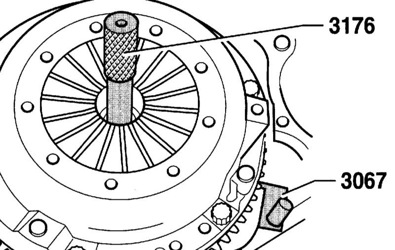Фиксация маховика системы сцепления инструментом AUDI-3067 Audi A4 2