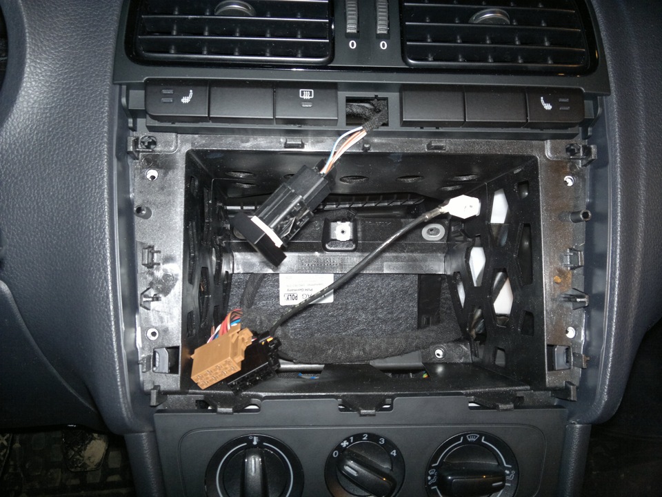 Установка сигнализации на Volkswagen Polo 2001 - 2014