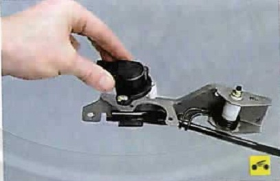 Снятие датчика положения с педали акселератора Nissan Almera Classic