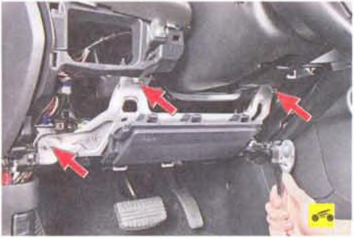 Безопасность лансер 10. Airbag Lancer 10. Где находится блок подушек Lancer 10. Снятия кронштейн на Лансер 9. Подушки безопасности Lancer x 2010 расположение.