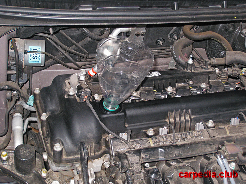 Залить масло в двигатель на автомобиле Hyundai Elantra J5 MD