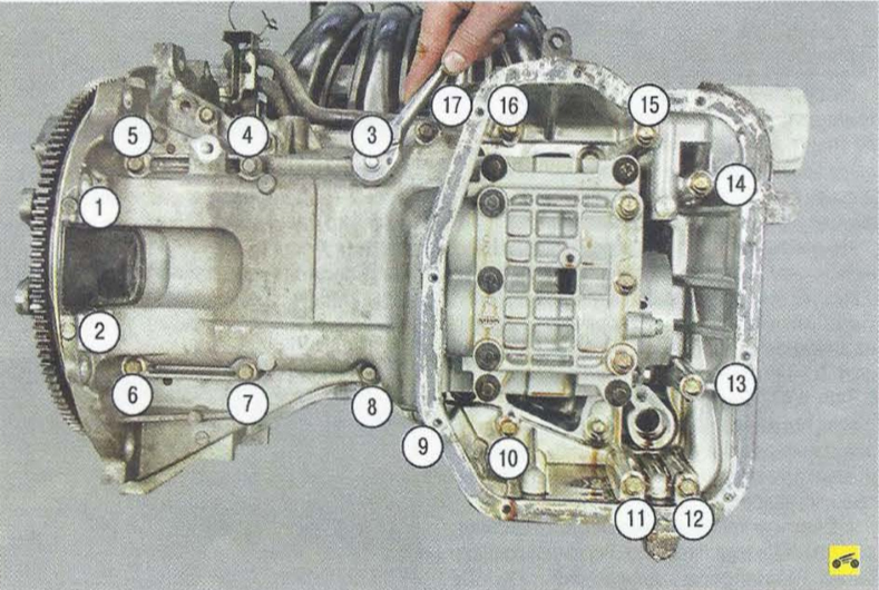 Порядок выворачивания болтов крепления масляного картера двигателя Nissan Primera