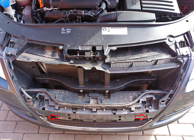 Бампер со снятой решеткой радиатора Volkswagen Passat B6 2005-2010