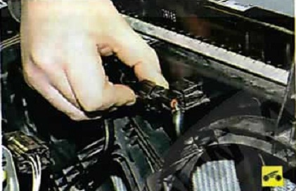Фиксатор колодок жгута проводов правого электровентилятора Nissan Almera Classic