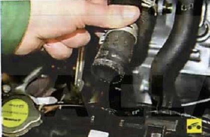 Шланг патрубка радиатора Nissan Almera Classic