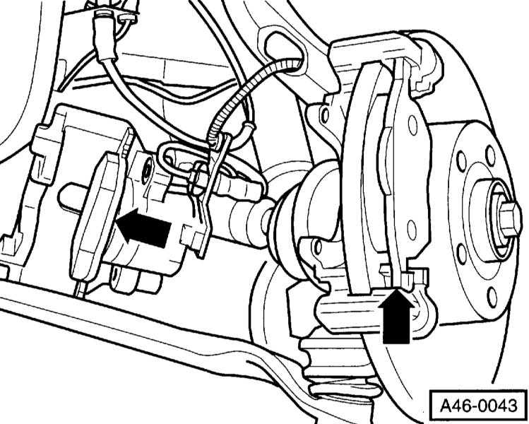 Вставка внутренней тормозной колодки со стопорной пружиной в тормозной поршень Audi A4 2