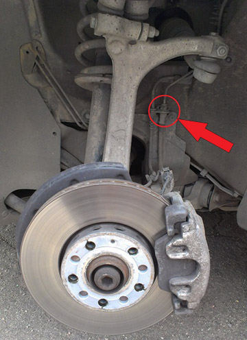 Место крепления тормозного шланга и тормозной трубки Audi A4 II (B6)