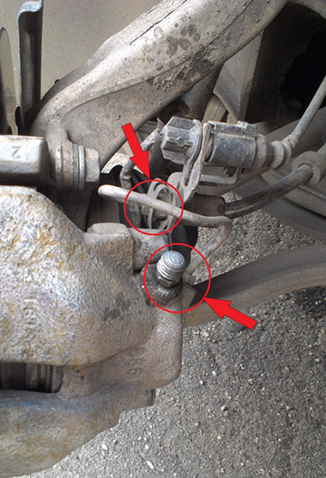 Крепление тормозного шланга и штуцер прокачки тормозного механизма Audi A4 II (B6)