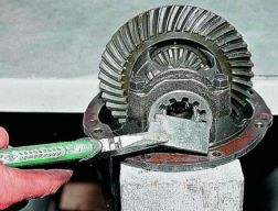 Изготовленный ключ для затяжки регулировочных гаек Chevrolet Niva