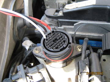 Диагностический разъём системы управления двигателем Mercedes-Benz W203